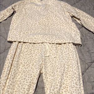 Old navy leopard fleece pajamas